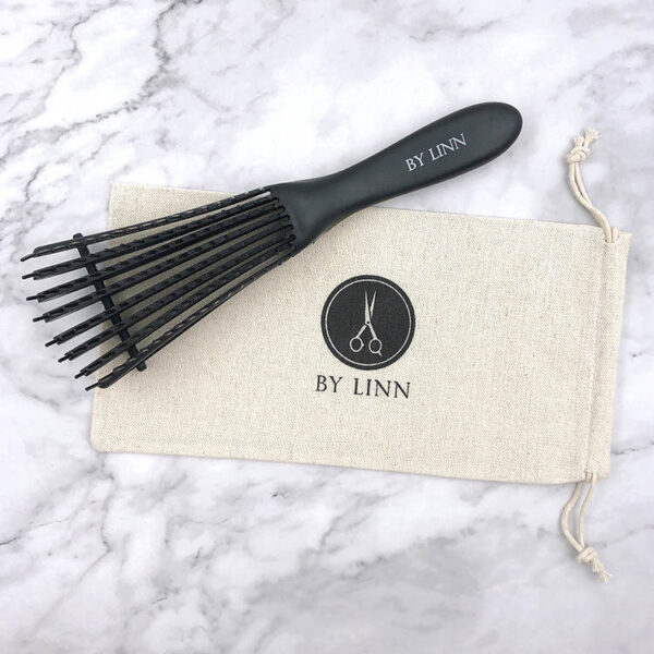Detangling Brush Black by linn