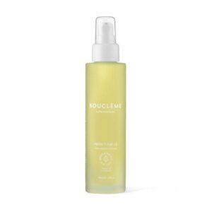 Herleef je droge, matte krullen met Bouclème Revive 5 Hair Oil. Deze gewichtloze olie, rijk aan antioxidanten, beschermt je haarkleur en glans tegen de schadelijke effecten van hitte en UV-stralen.