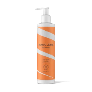 Geef je krullen de ultieme hydratatie en bescherming met Bouclème Seal + Shield Curl Cream. Deze bekroonde crème, uitgeroepen tot de allerbeste krullencrème in 2023, is speciaal ontworpen om je krullen zacht, gedefinieerd en stralend te houden, ongeacht de weersomstandigheden. Geniet van de perfecte balans tussen hydratatie en definitie met deze veelzijdige curl cream.