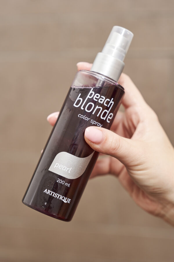 Artistique Beach blond pearl spray sfeerbeeld_2024_04_20_BYLINNHAIRANDMORE_CAMPAIGN_022